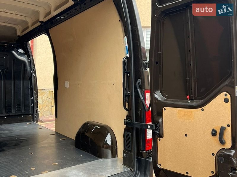 Вантажний фургон Renault Master 2019 в Тернополі