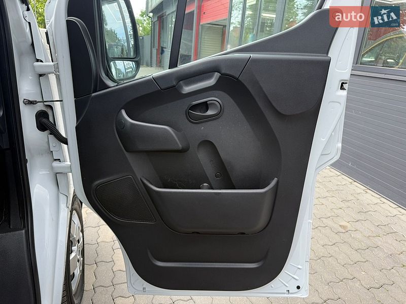 Грузовой фургон Renault Master 2021 в Черновцах