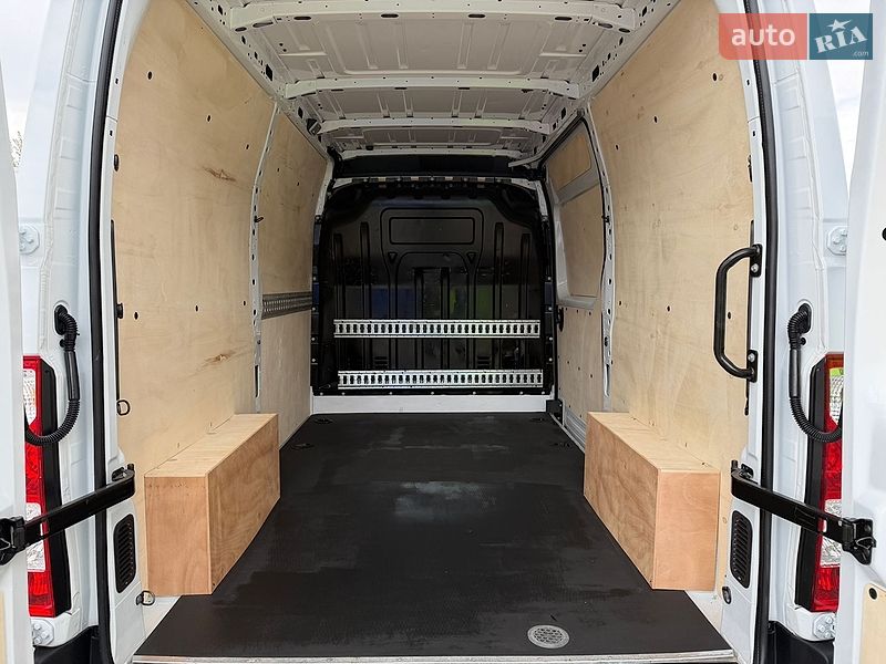 Грузовой фургон Renault Master 2021 в Дубно