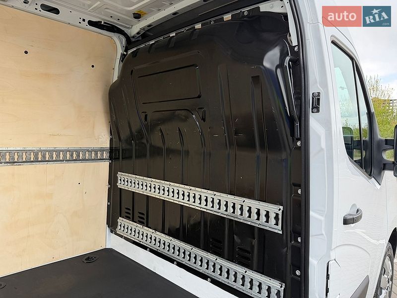 Грузовой фургон Renault Master 2021 в Дубно