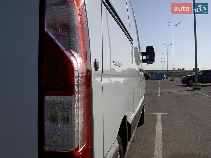 Вантажний фургон Renault Master 2017 в Львові