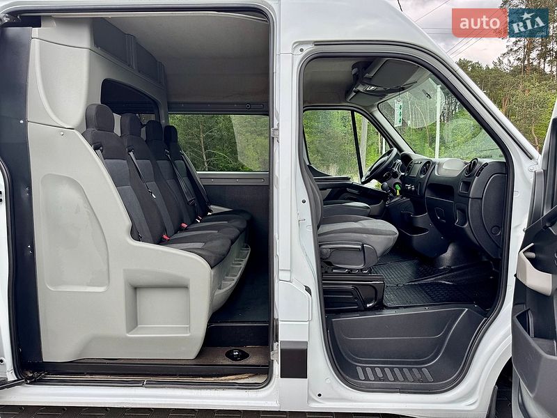 Вантажопасажирський фургон Renault Master 2017 в Ковелі