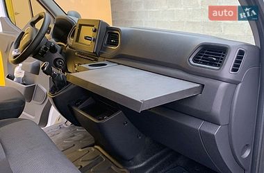Вантажний фургон Renault Master 2020 в Львові