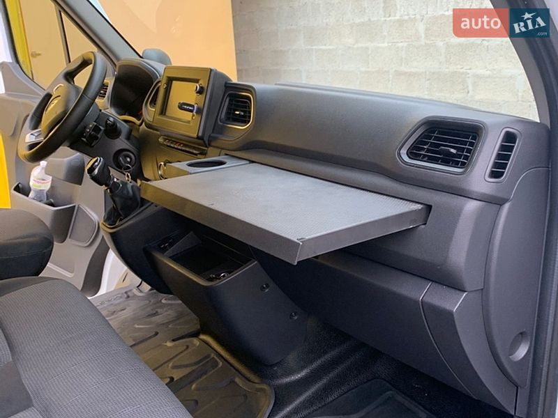 Вантажний фургон Renault Master 2020 в Львові