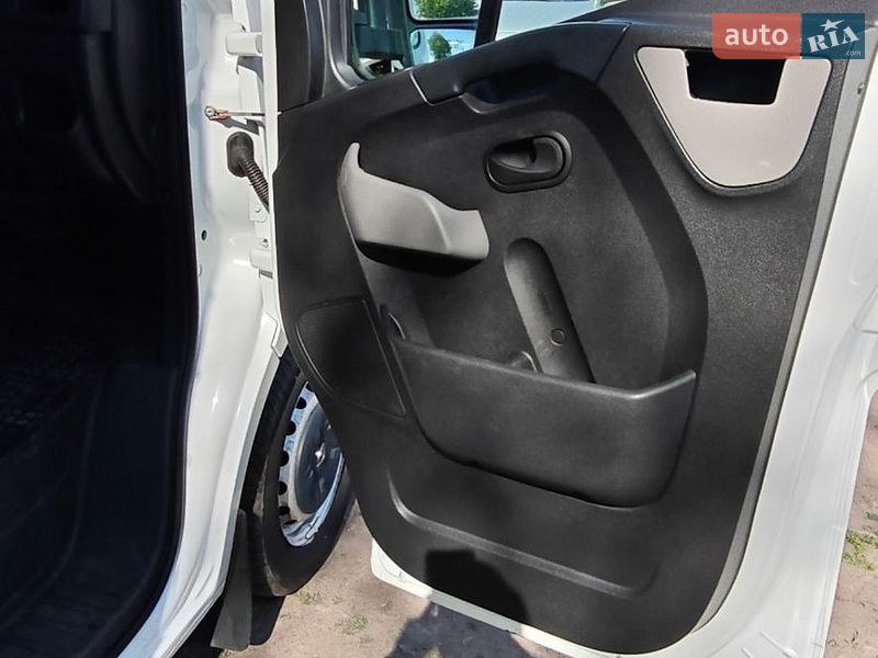Грузовой фургон Renault Master 2017 в Гребенках