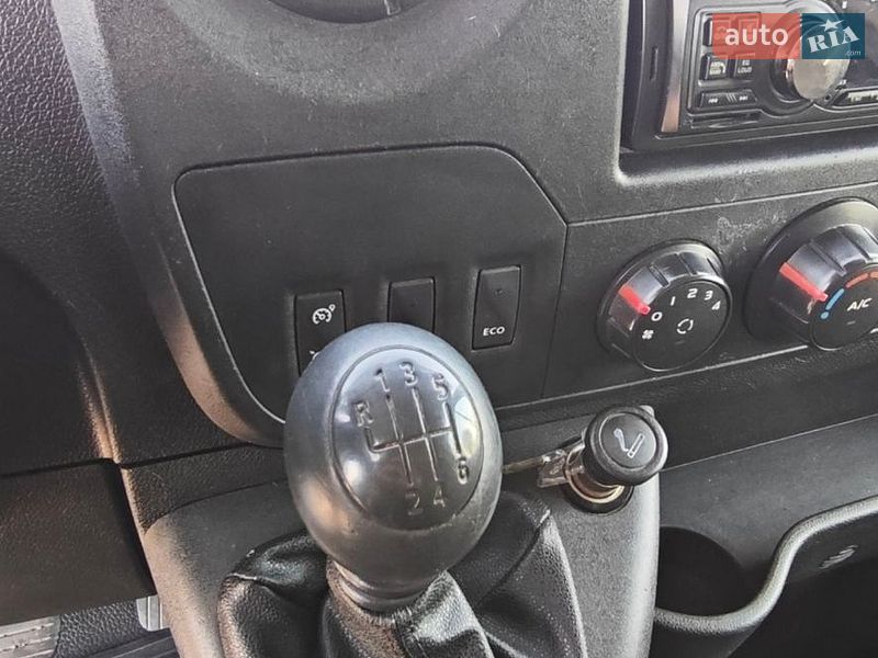 Грузовой фургон Renault Master 2017 в Гребенках