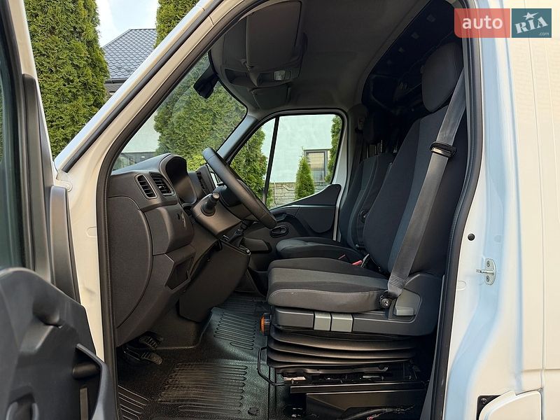 Вантажний фургон Renault Master 2022 в Радивиліві