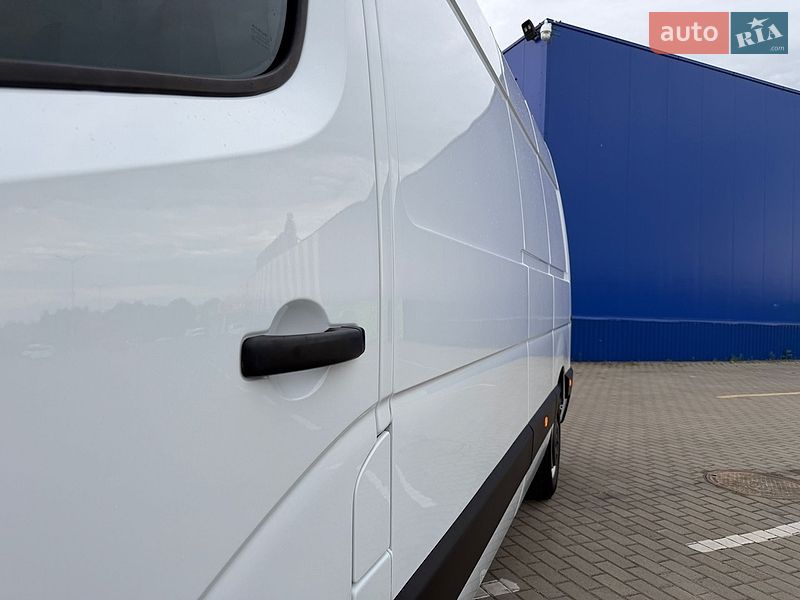 Грузовой фургон Renault Master 2023 в Дубно