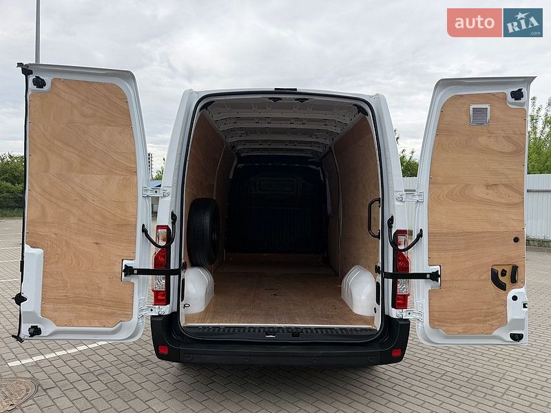 Грузовой фургон Renault Master 2023 в Дубно