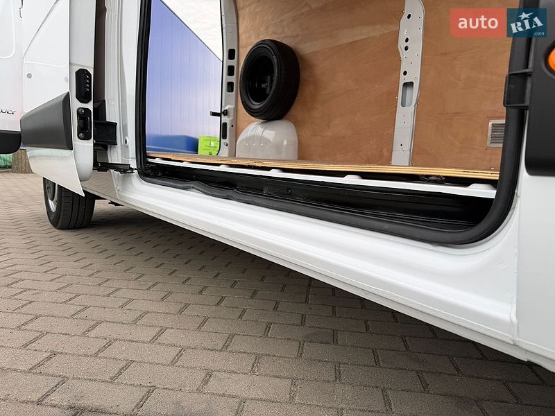 Грузовой фургон Renault Master 2023 в Дубно
