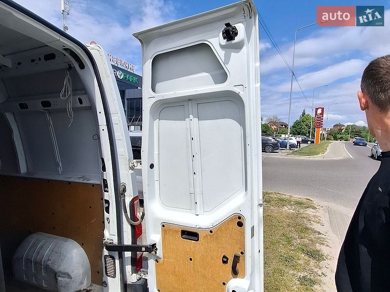 Вантажний фургон Renault Master 2015 в Львові