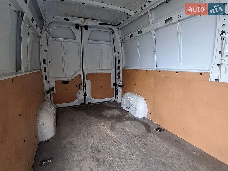 Вантажний фургон Renault Master 2015 в Львові