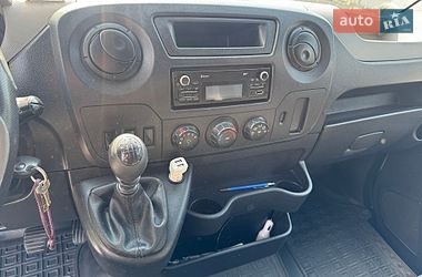 Вантажний фургон Renault Master 2015 в Львові