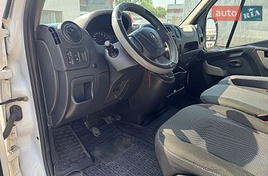 Вантажний фургон Renault Master 2015 в Львові