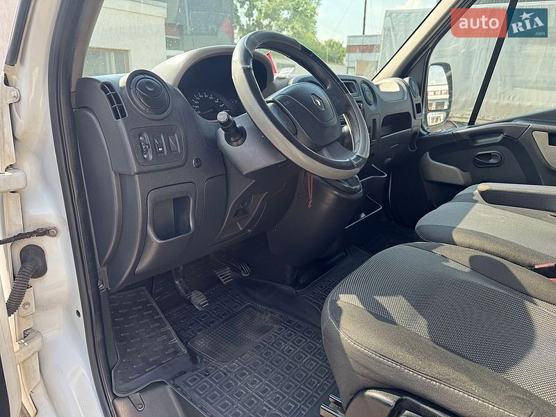 Вантажний фургон Renault Master 2015 в Львові