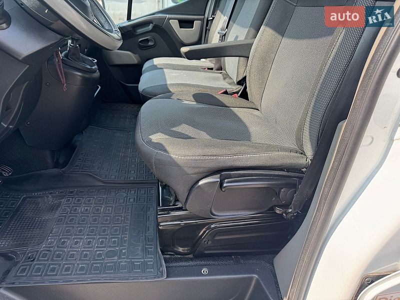 Вантажний фургон Renault Master 2015 в Львові