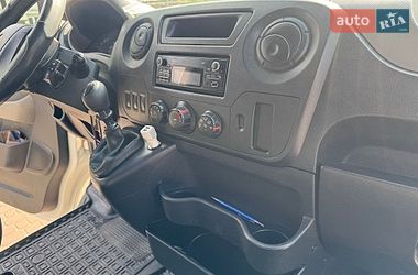 Вантажний фургон Renault Master 2015 в Львові