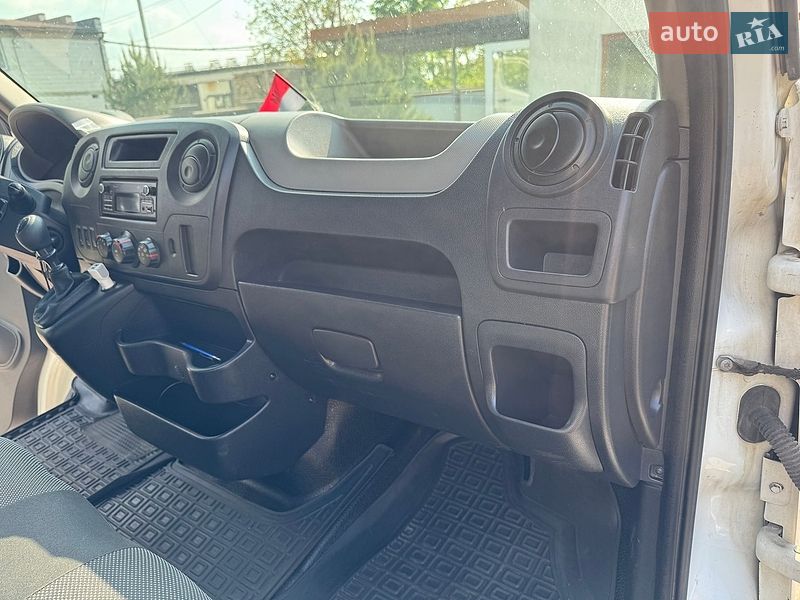 Грузовой фургон Renault Master 2015 в Львове