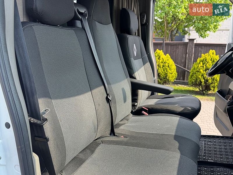 Вантажний фургон Renault Master 2015 в Львові