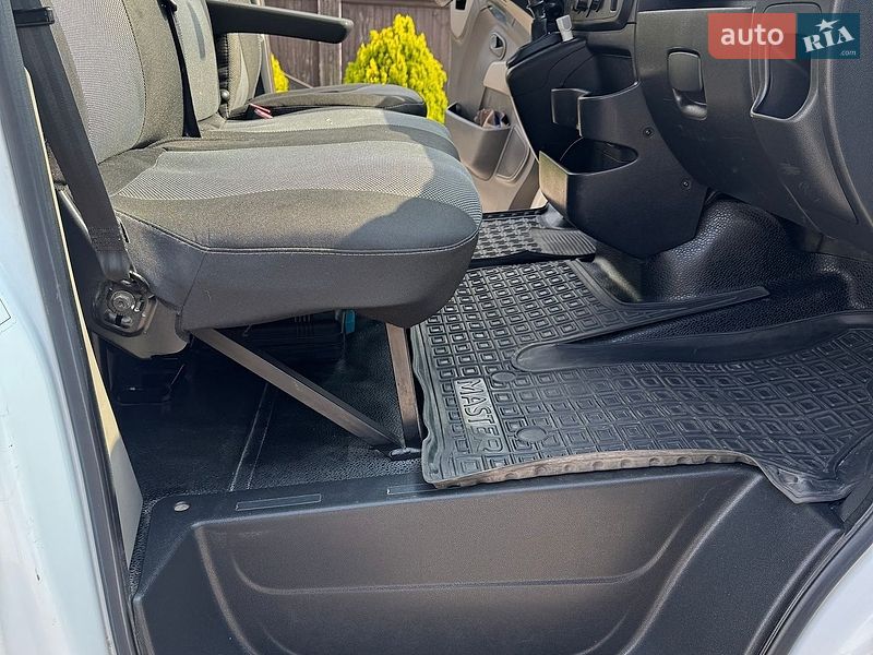 Грузовой фургон Renault Master 2015 в Львове