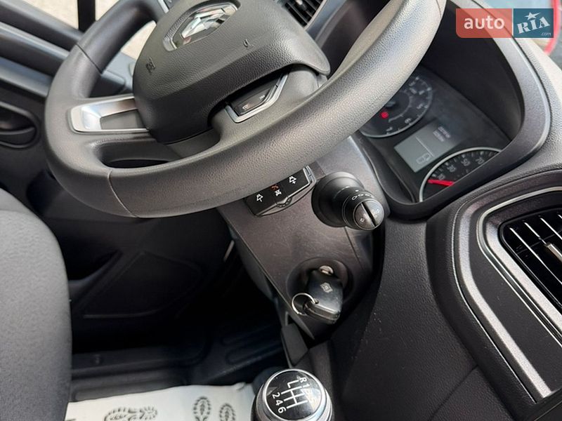Вантажний фургон Renault Master 2021 в Рівному