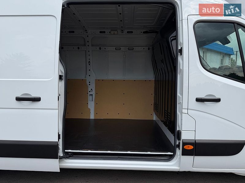 Вантажний фургон Renault Master 2022 в Радивиліві