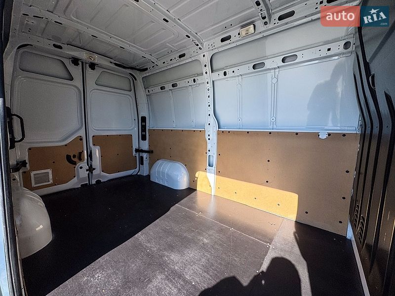 Вантажний фургон Renault Master 2021 в Рівному