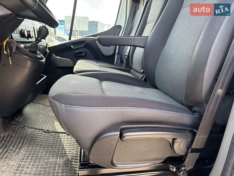 Вантажний фургон Renault Master 2017 в Львові