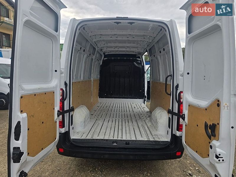 Вантажний фургон Renault Master 2022 в Стрию