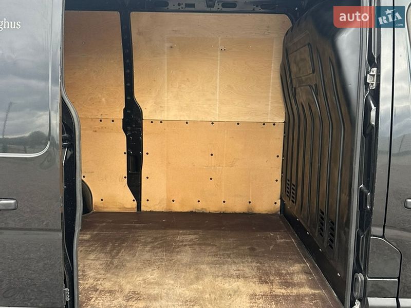 Грузовой фургон Renault Master 2016 в Львове