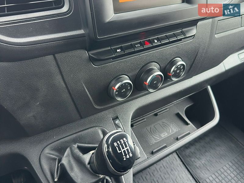 Вантажний фургон Renault Master 2019 в Львові