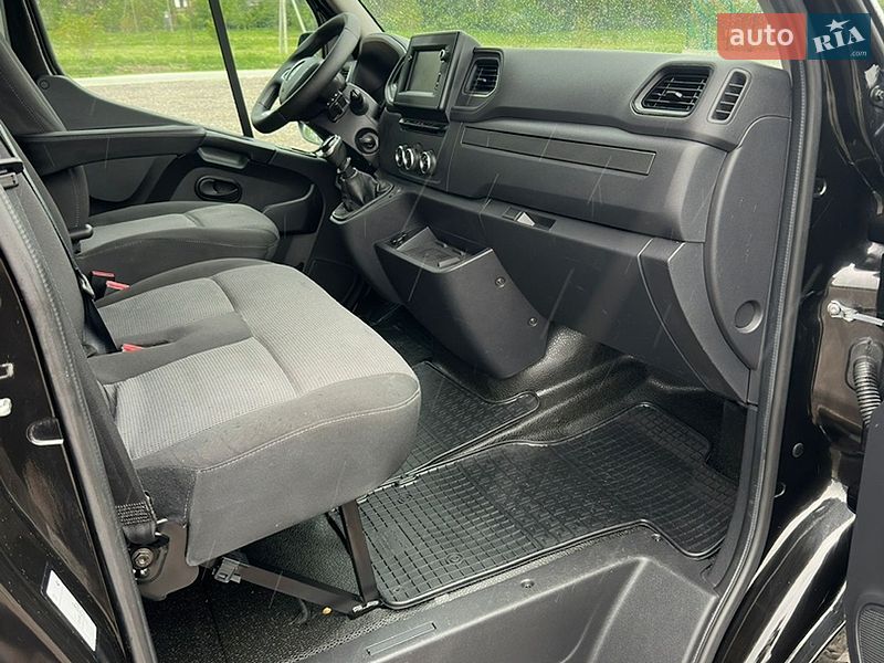 Вантажний фургон Renault Master 2019 в Львові