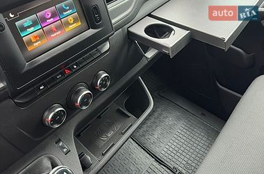 Вантажний фургон Renault Master 2019 в Львові