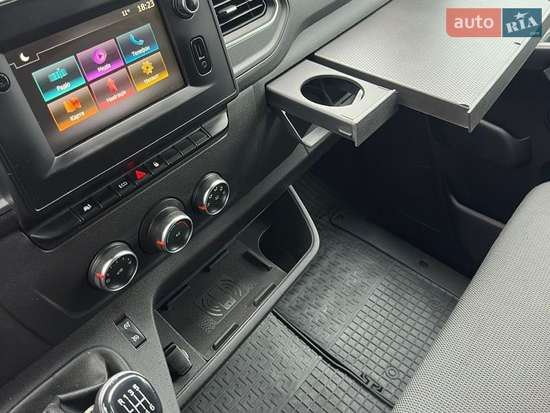 Вантажний фургон Renault Master 2019 в Львові