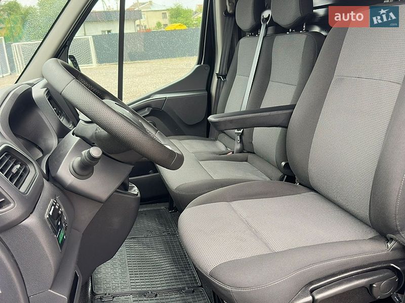 Вантажний фургон Renault Master 2019 в Львові