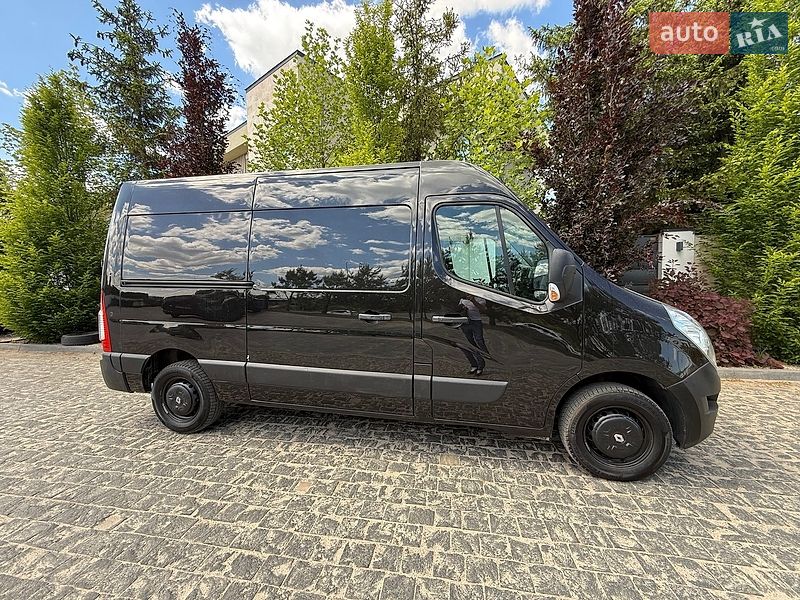 Вантажний фургон Renault Master 2016 в Львові