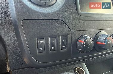 Вантажний фургон Renault Master 2016 в Львові