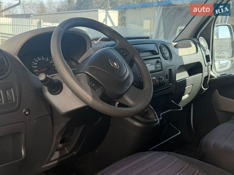 Грузовой фургон Renault Master 2015 в Львове