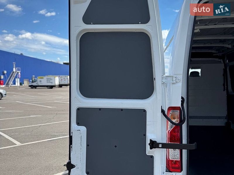 Грузовой фургон Renault Master 2022 в Киеве