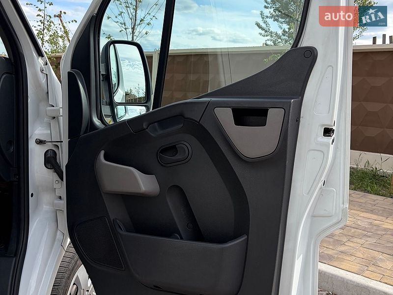 Грузовой фургон Renault Master 2016 в Киеве