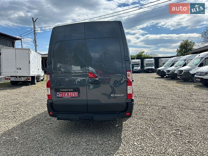 Грузовой фургон Renault Master 2022 в Хусте