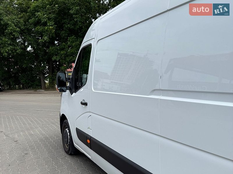 Вантажний фургон Renault Master 2022 в Львові