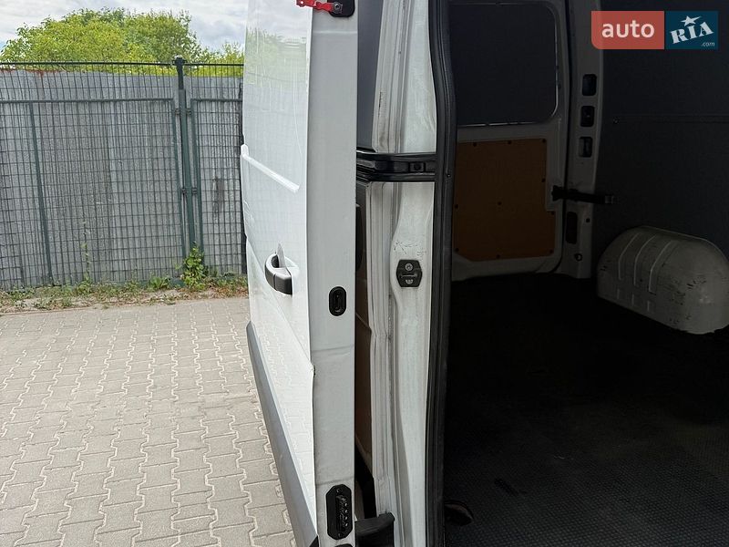 Вантажний фургон Renault Master 2022 в Львові