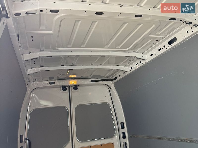 Вантажний фургон Renault Master 2022 в Львові