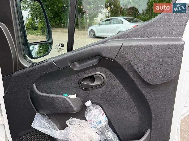 Вантажний фургон Renault Master 2022 в Львові