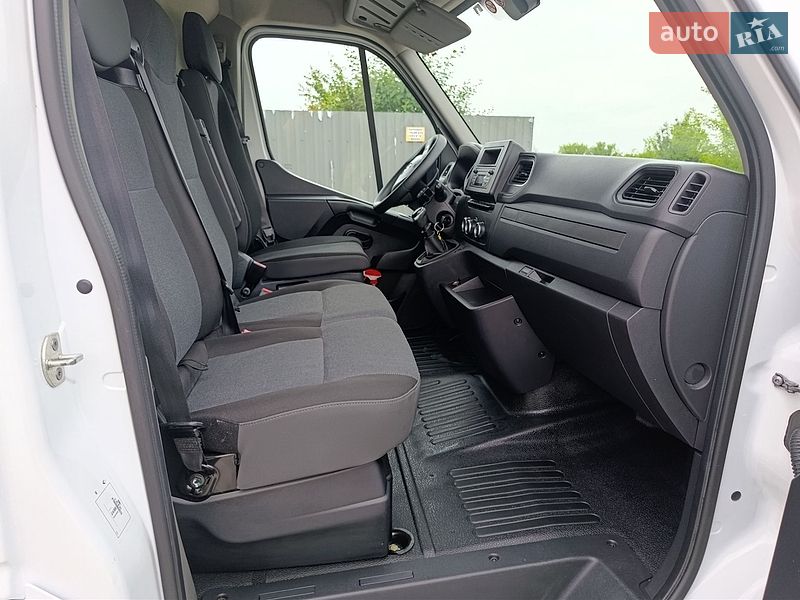Вантажний фургон Renault Master 2020 в Радехові