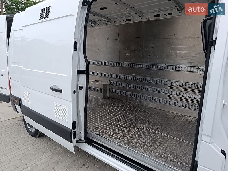 Вантажний фургон Renault Master 2020 в Радехові