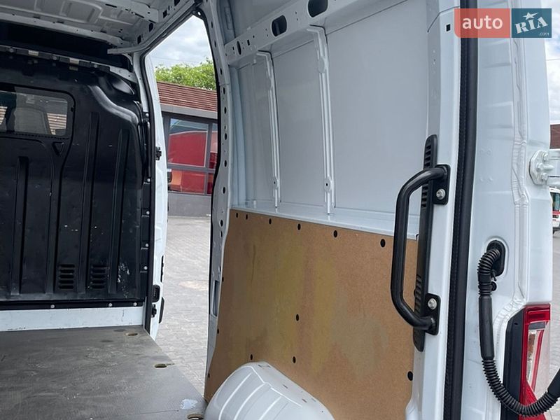 Грузовой фургон Renault Master 2022 в Луцке