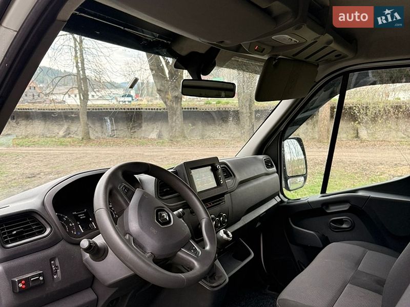 Грузовой фургон Renault Master 2022 в Путиле