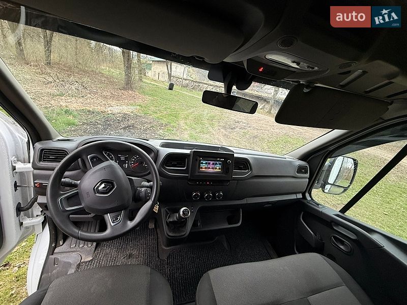 Грузовой фургон Renault Master 2022 в Путиле
